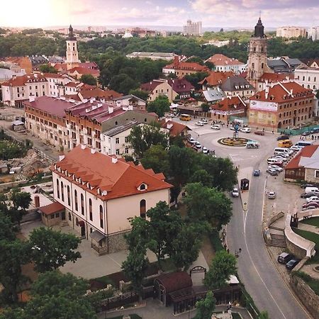 Апартаменты В Старом Городе カームヤネツィ・ポジーリシクィイ エクステリア 写真